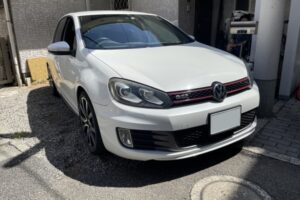 VWゴルフ 天井 浮き 剥がれ 垂れ下がり 張替え 防音断熱材施工 ｜東京 新宿区