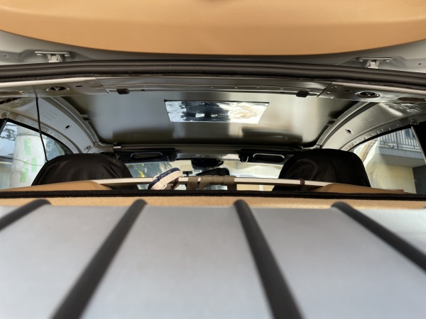 ポルシェケイマン type-981 天井張り替え  浮き 剥がれ 垂れ下がり 防音断熱材｜東京 新宿区