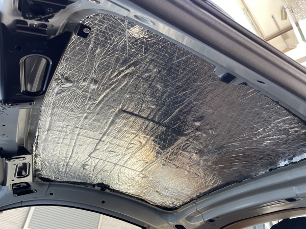 ポルシェケイマン type-981 天井張り替え  浮き 剥がれ 垂れ下がり 防音断熱材｜東京 新宿区