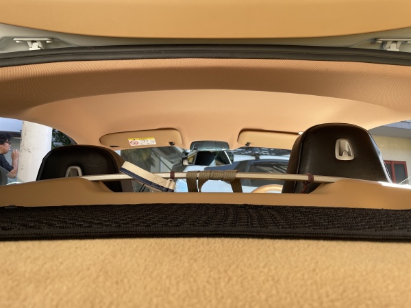 ポルシェケイマン type-981 天井張り替え  浮き 剥がれ 垂れ下がり 防音断熱材｜東京 新宿区