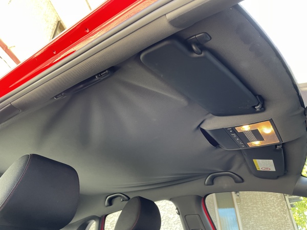 フォルクスワーゲンゴルフ 天井  浮き 剥がれ 垂れ下がり 張替え ｜東京 新宿区