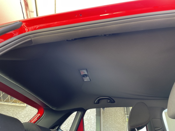 フォルクスワーゲンゴルフ 天井  浮き 剥がれ 垂れ下がり 張替え ｜東京 新宿区