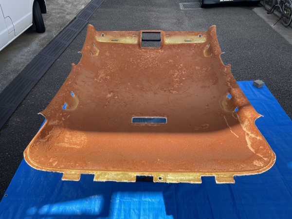 フォルクスワーゲンゴルフ 天井  浮き 剥がれ 垂れ下がり 張替え ｜東京 新宿区