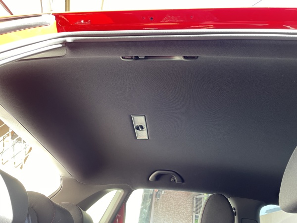 フォルクスワーゲンゴルフ 天井  浮き 剥がれ 垂れ下がり 張替え ｜東京 新宿区