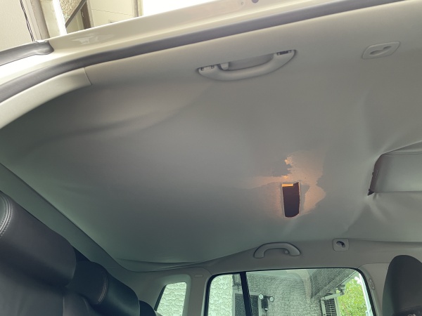 フォルクスワーゲン ティグアン 天井張替え  浮き 剥がれ 垂れ下がり 防音断熱材施工 ｜東京 新宿区