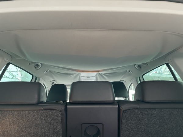 フォルクスワーゲン ティグアン 天井張替え  浮き 剥がれ 垂れ下がり 防音断熱材施工 ｜東京 新宿区