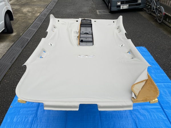 フォルクスワーゲン ティグアン 天井張替え  浮き 剥がれ 垂れ下がり 防音断熱材施工 ｜東京 新宿区