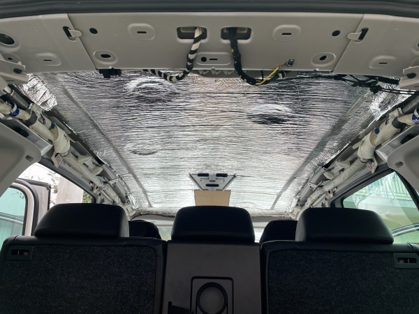 フォルクスワーゲン ティグアン 天井張替え  浮き 剥がれ 垂れ下がり 防音断熱材施工 ｜東京 新宿区