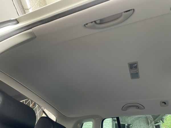 フォルクスワーゲン ティグアン 天井張替え  浮き 剥がれ 垂れ下がり 防音断熱材施工 ｜東京 新宿区