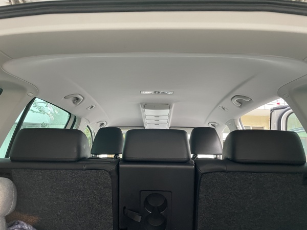 フォルクスワーゲン ティグアン 天井張替え  浮き 剥がれ 垂れ下がり 防音断熱材施工 ｜東京 新宿区