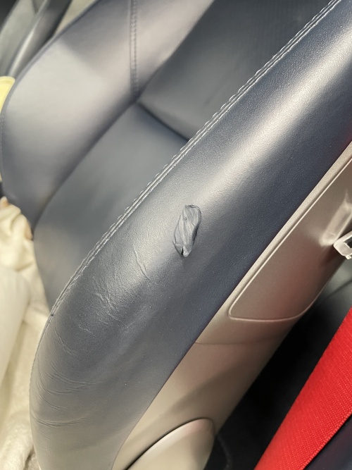 ポルシェ911 type-991 レザーシート 破れ 表皮捲れ 補修｜東京 中央区