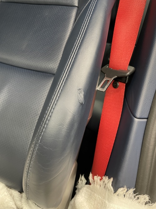 ポルシェ911 type-991 レザーシート 破れ 表皮捲れ 補修｜東京 中央区