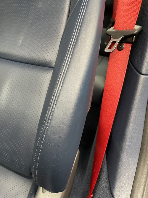 ポルシェ911 type-991 レザーシート 破れ 表皮捲れ 補修｜東京 中央区