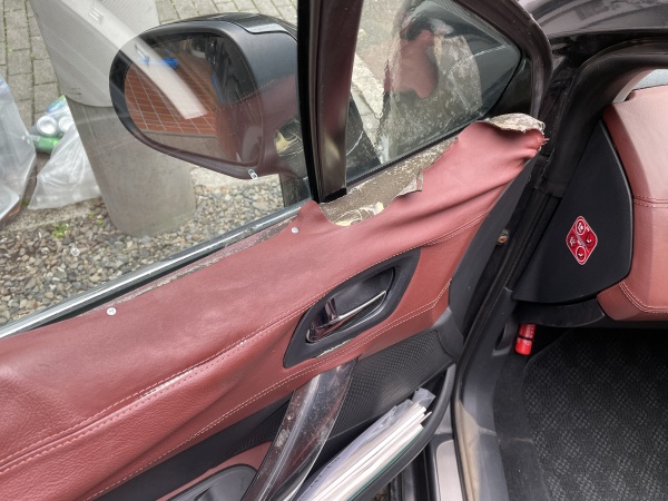 プジョー308CC ドア内張り張替え カラーチェンジ｜東京 新宿区