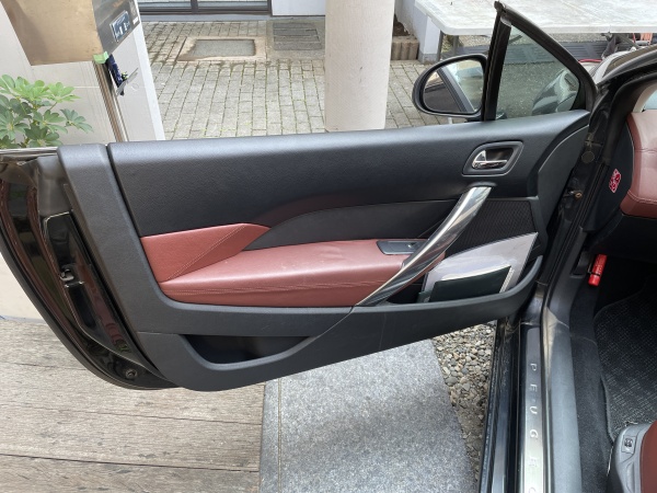 プジョー308CC ドア内張り張替え カラーチェンジ|東京 新宿区