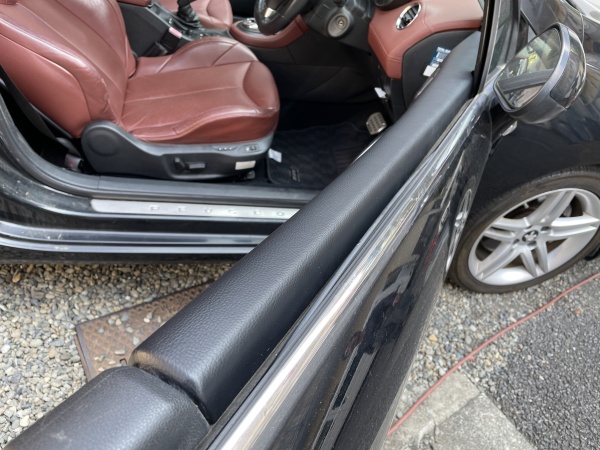 プジョー308CC ドア内張り張替え カラーチェンジ｜東京 新宿区