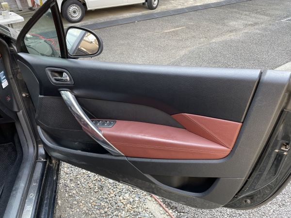 プジョー308CC ドア内張り張替え カラーチェンジ｜東京 新宿区