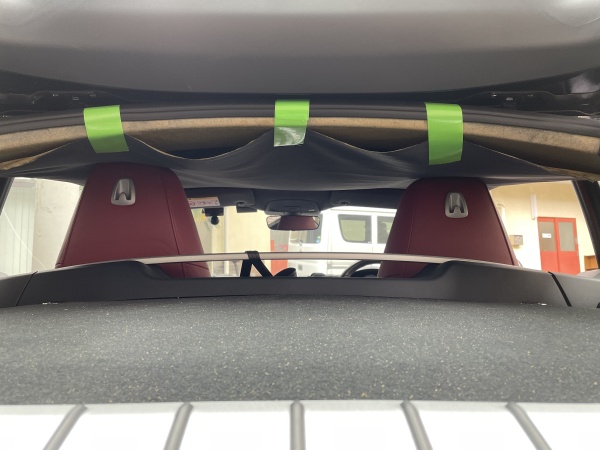 ポルシェケイマン type-718 ルーフライナー張替え＆防音断熱材施工｜東京 新宿区