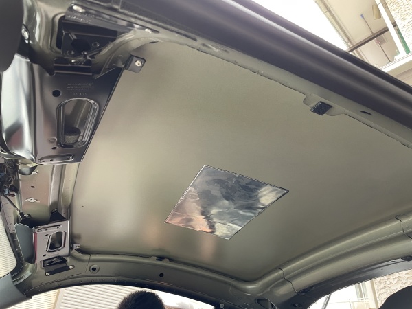 ポルシェケイマン type-718 ルーフライナー張替え＆防音断熱材施工｜東京 新宿区