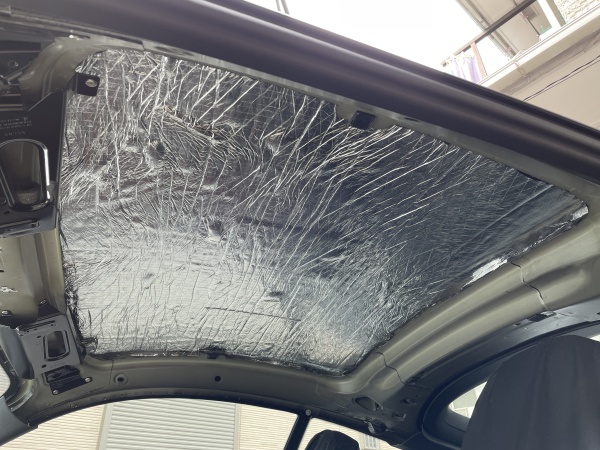 ポルシェケイマン type-718 ルーフライナー張替え＆防音断熱材施工｜東京 新宿区