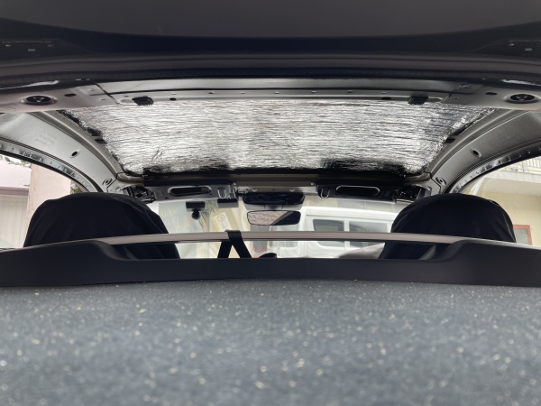 ポルシェケイマン type-718 ルーフライナー張替え＆防音断熱材施工｜東京 新宿区