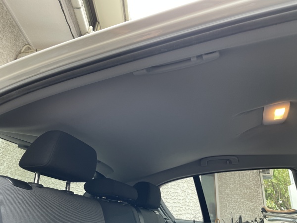 BMW116i 天井張替え  浮き 剥がれ 垂れ下がり｜東京 新宿区