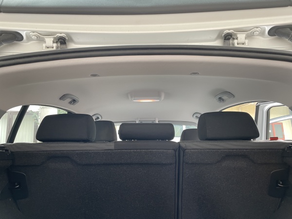 BMW116i 天井張替え  浮き 剥がれ 垂れ下がり｜東京 新宿区