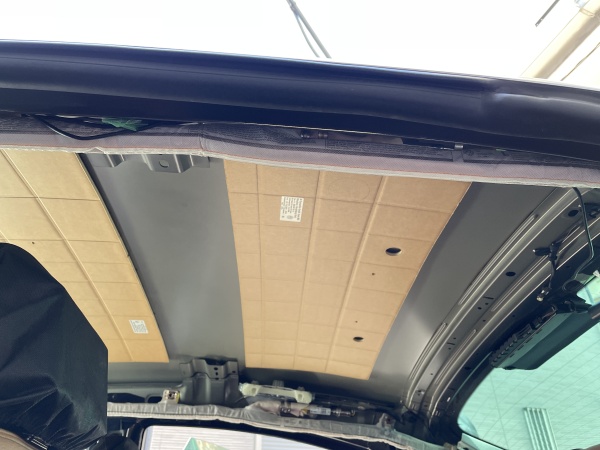 フォルクスワーゲン パサートCC 天井張替え+防音断熱材施工｜東京 新宿区