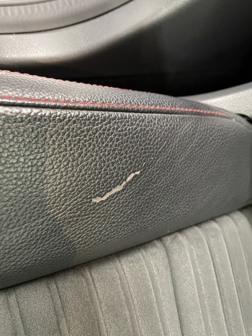 ベンツ A180 レザーシート 破れ 表皮欠損 補修|東京 江戸川区